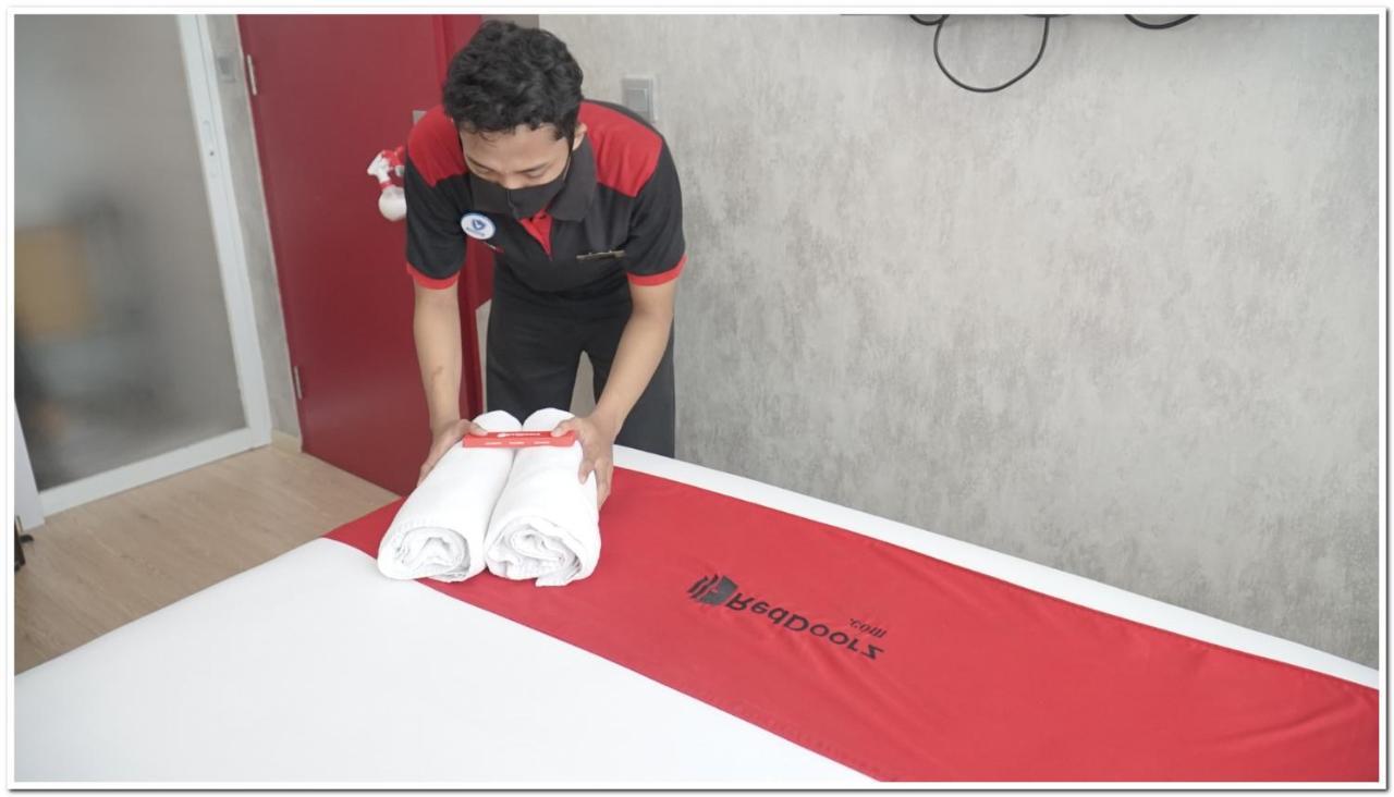 Reddoorz Plus @ Purwosari Solo Exterior foto